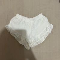 白色荷葉邊短褲