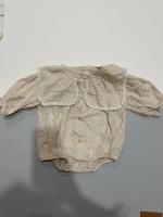 Anggo 花朵刺繡包屁衣
