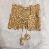 混色米黃背心