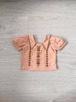 粉色刺繡上衣