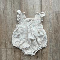 刺繡荷葉邊包屁衣