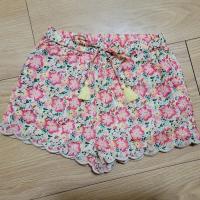 花瓣滾邊短褲