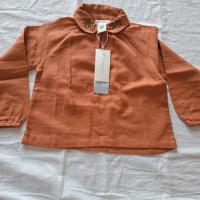 刺繡領上衣