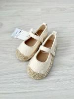 米白蕾絲雕花娃娃鞋