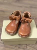 蝴蝶結T-bar棕色皮鞋