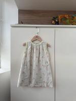 淺綠色花朵洋裝