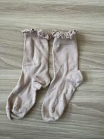 亞麻色蕾絲邊襪（長度至小腿肚）