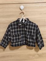 黑格紋襯衫跟格紋褲子