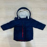 深藍色保暖外套