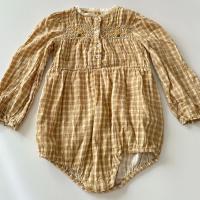 格紋刺繡包屁衣