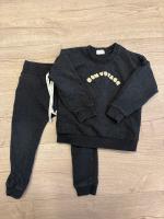 運動套裝（上衣加褲子）