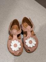 EUREKA 真皮雛菊T字涼鞋