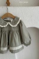 抹茶綠蕾絲領片上衣