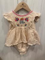 刺繡白色包屁衣