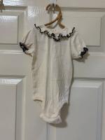 荷葉邊米白包屁衣