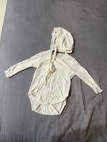 米色蕾絲邊連身衣與蕾絲邊帽套裝