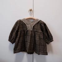 復古格紋蕾絲拼接澎澎袖上衣