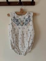 女嬰純棉紗布碎花刺繡包屁衣