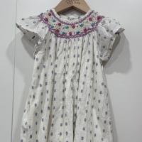 女童碎花刺繡領口飛袖連身裙