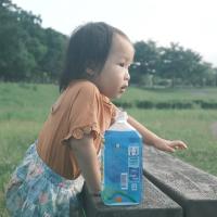 小露背雕花上衣