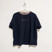 黑色撞色領口字母刺繡短袖上衣