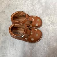 小花刺繡真皮涼鞋