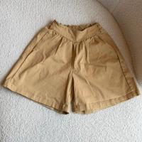 卡其色短褲