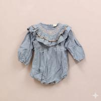 淺藍色荷葉邊刺繡長袖包屁衣