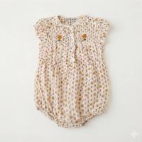 刺繡包屁衣