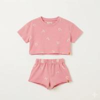 粉色字母印花短版上衣與短褲兩件套裝