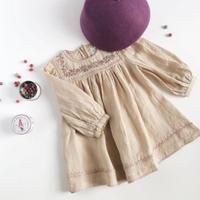 淺粉長袖刺繡洋裝