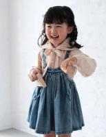 淺色牛仔吊帶裙