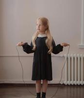 蕾絲領黑色洋裝