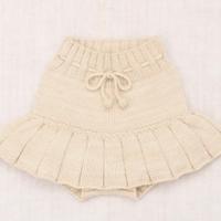 米白針織裙或淺粉針織裙