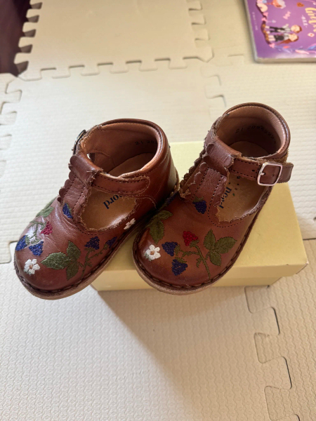 咖啡色鞋子 image 1 of 0