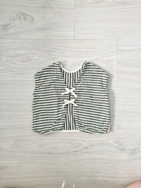 背部蝴蝶結條紋上衣 image 1 of 0