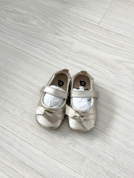Girl’s bow-chique shoes image 1 of 0
