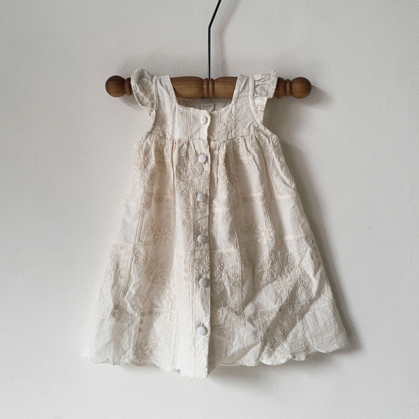 典雅刺繡花無袖洋裝 image 1 of 0