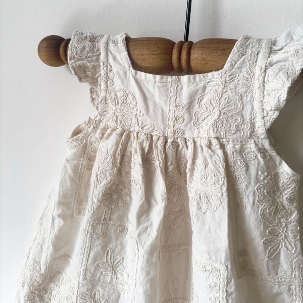 典雅刺繡花無袖洋裝 image 1 of 0