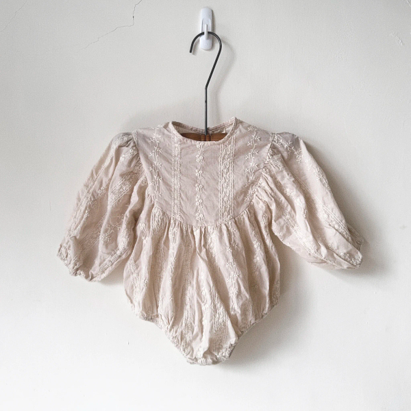 清新花園刺繡絕美包屁衣 粉膚色 image 1 of 0