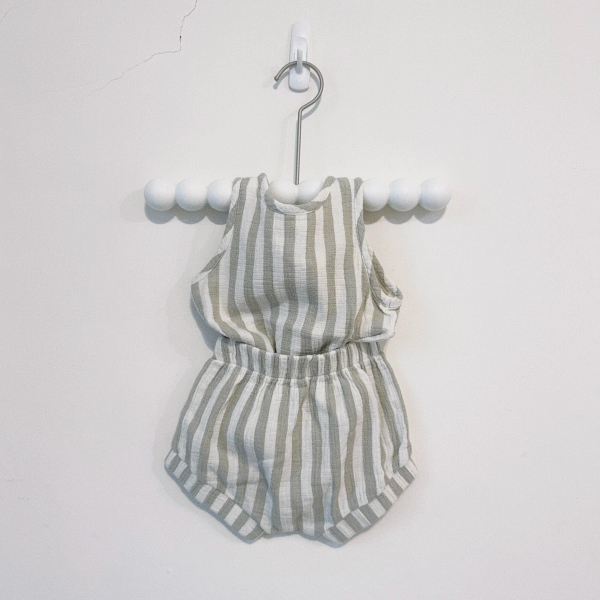 條紋背心套裝 image 1 of 0