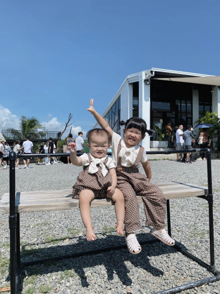Hello Lupo咖格吊帶褲 4-5y 無污  image 1 of 0
