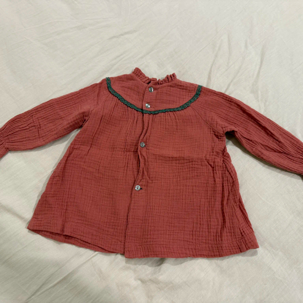 馬薩紅與橄欖蕾絲襯衫背扣上衣 image 1 of 0