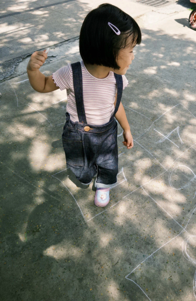 牛仔吊帶褲 image 1 of 0