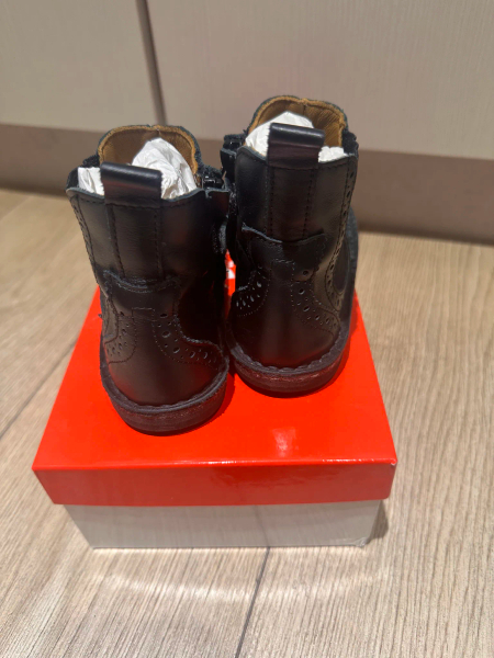 fifigoods Eureka-牛津雕花 Chelsea皮靴 方楦頭 image 1 of 0