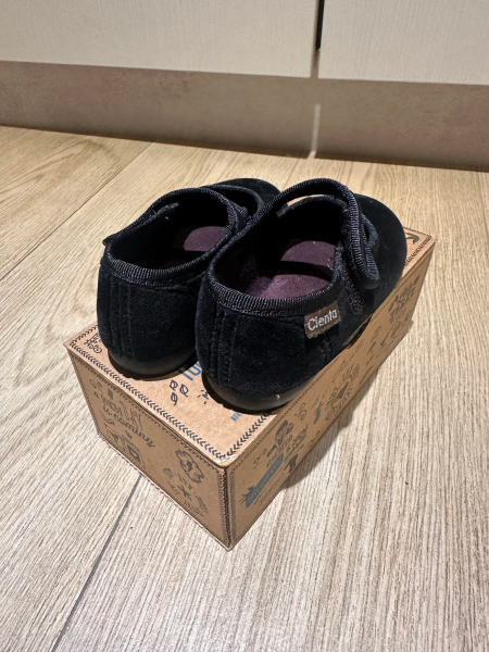 Cienta VELOUR VELCRO ONE STRAP BALLET SHOES black  image 1 of 0