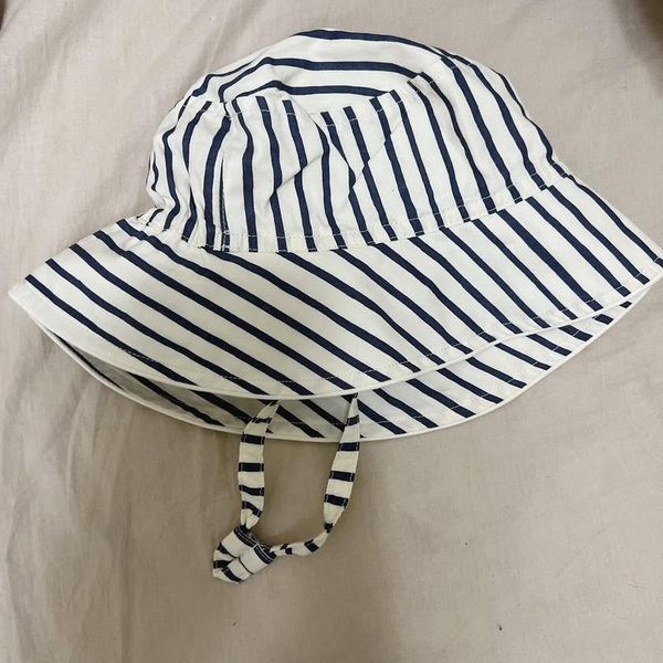 條紋帽子 image 1 of 0