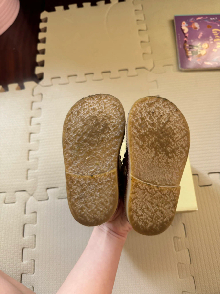 小皮鞋 image 1 of 0