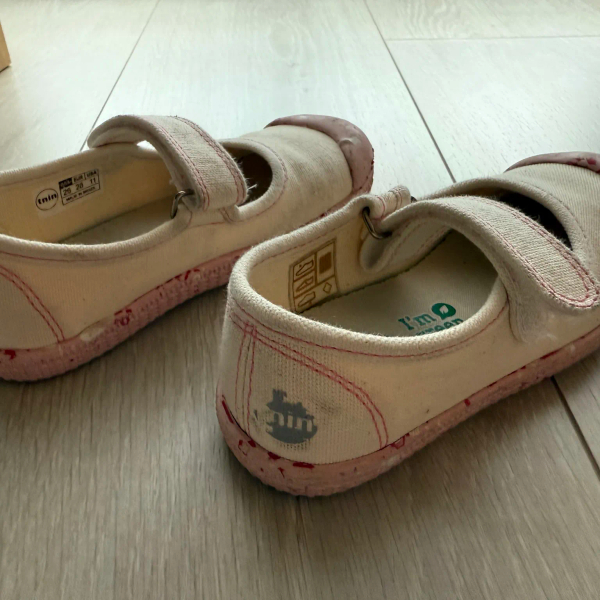 白色粉底娃娃帆布鞋 image 1 of 0