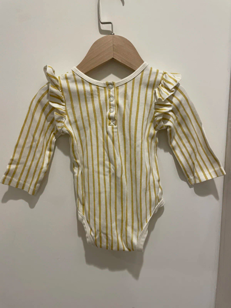 黃色條紋包屁衣 image 1 of 0
